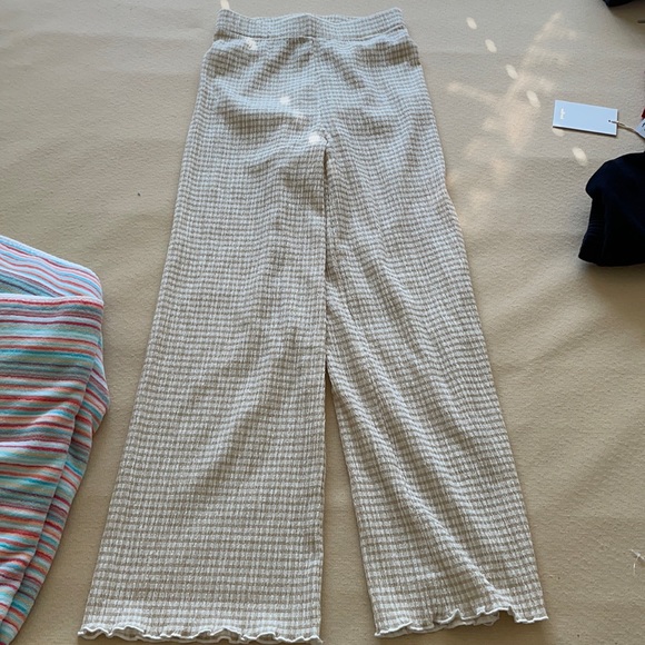 Aritzia Pants - aritzia pants